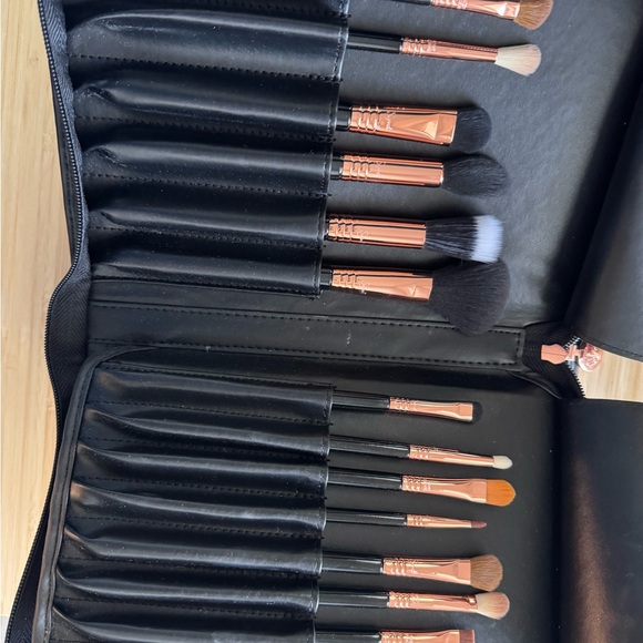 Sigma Beauty Copper Makeup Brush Set with Case - Picture 7 of 9